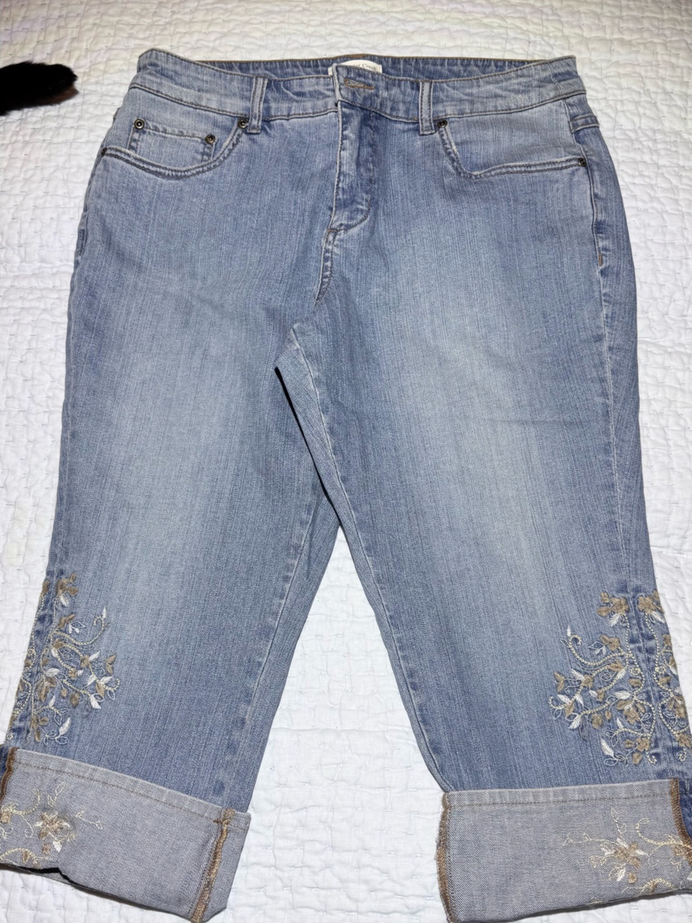 Coldwater Creek Light Blue Embroidered Women’s Capri Jeans